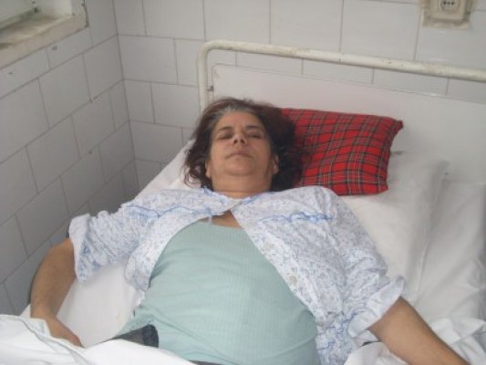 O pacientă cu un chist ovarian de 10 kg a fost operată la Spitalul Judeţean
